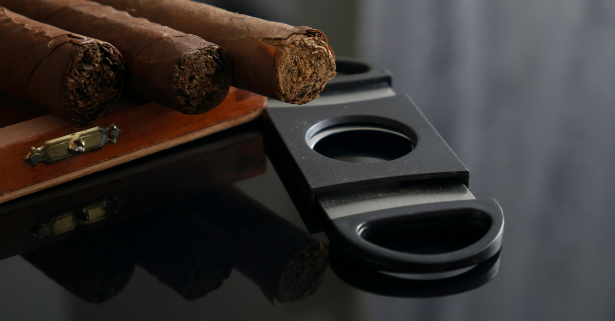 how to cut cigar